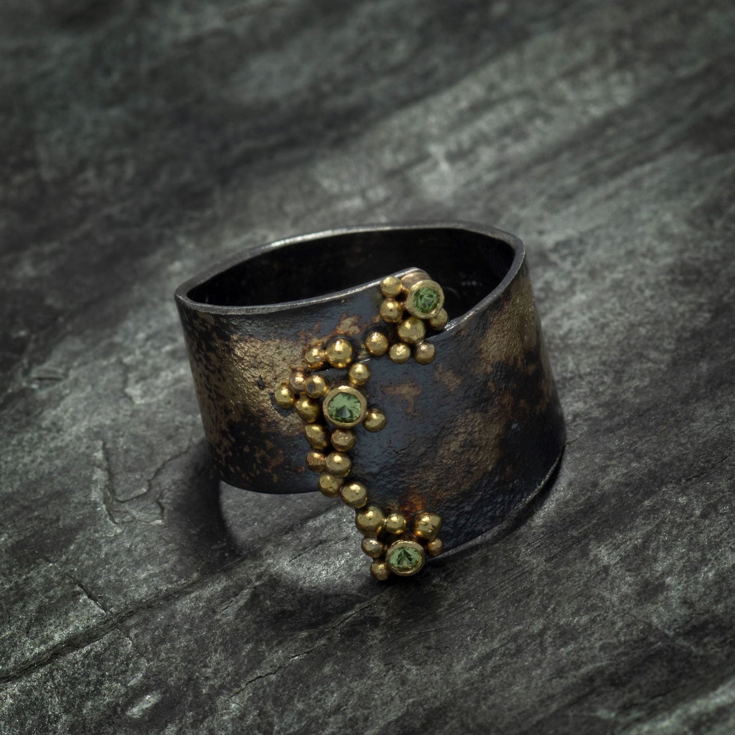 Star Cluster Ring with Pallasitic Olivines